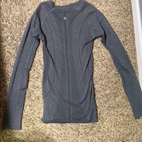 Lululemon top - Picture 2 of 4